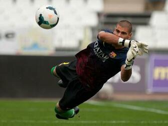 Transfer News Barcelona Goalkeeper Victor Valdes To Turn Down