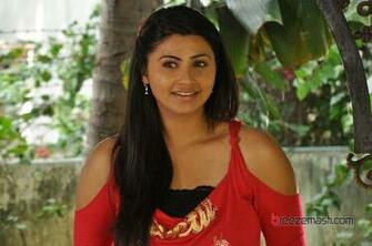 Daisy Shah Wallpaper Telugu Actress Picture HD