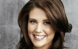 Sarah Lancaster Closeup Wallpaper