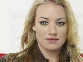 Pretty Yvonne Wallpaper Strahovski