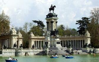 Retiro Park Statue Madrid Spain City Wallpaper