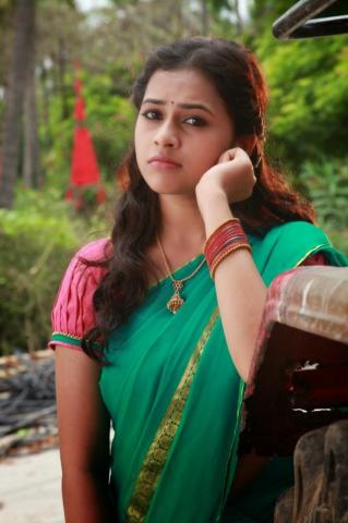 Sri Divya Gorgeous Looking Wallpaper Hot