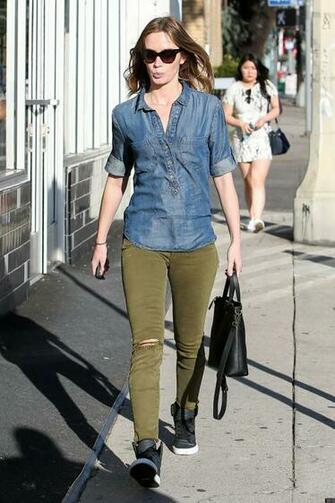 Emily Blunt Photoshoot For The Guardian Girl Picture