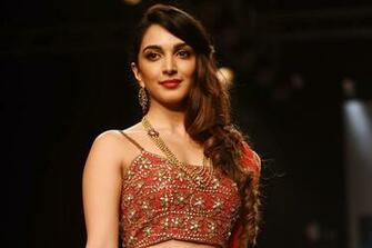 Kiara Advani Background Wallpaper Baltana