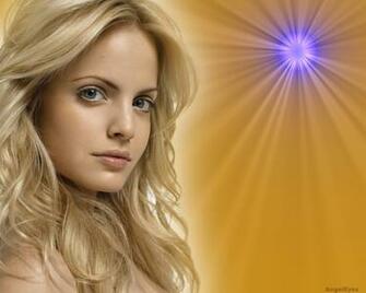 Mena Suvari Wallpaper