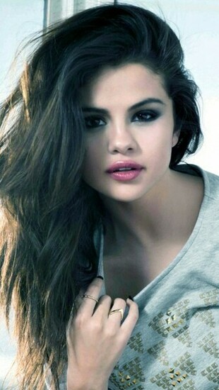 Beautiful Selena Gomez HD Wallpaper