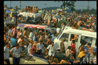 Rare And Incredible Color Photographs That Capture Scenes Of