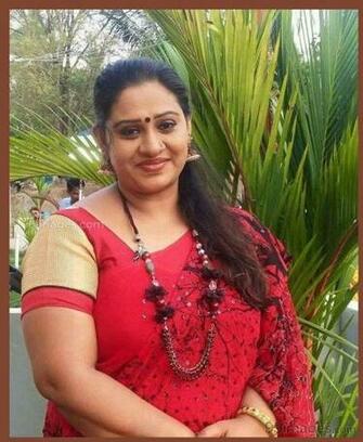 Beena Antony Beautiful HD Photoshoot Stills Mobile Wallpaper