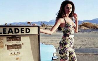 Selena Gomez Wallpaper High Definition Quality