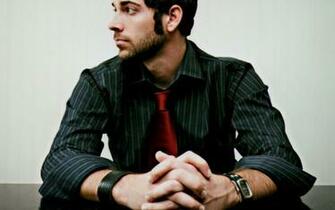 Zachary Levi Wallpaper