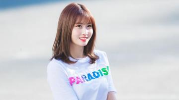 Twice Momo Wallpaper Top Background