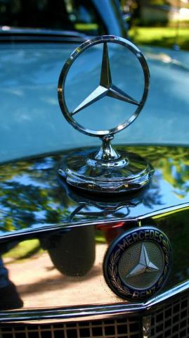 On Cars Motors Mercedes Benz