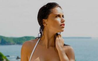 Adriana Lima Wallpaper HD