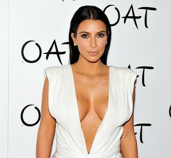 Kim Kardashian iPhone Wallpaper