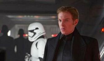 Isso Nos Traz Para Um Dos L Deres Da Primeira Ordem General Hux