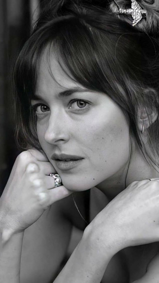 Dakota Johnson Wallpaper