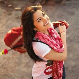 Anushka Sharma Cute Smile HD Wallpaper Stylish