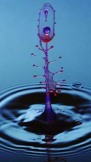 Water Splashing iPhone Wallpaper