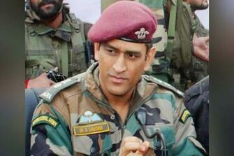 Ms Dhoni Reaches Srinagar Serves Indian Army