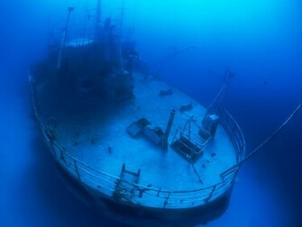 Photo Underwater Shipwreck