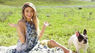 Sarah Hyland Background Wallpaper Image In Collection