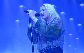 Rock Artists React To New Linkin Park Singer Emily Armstrong Wallpaper