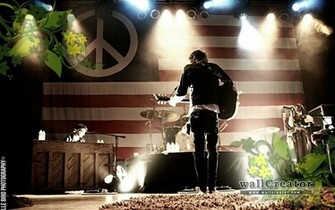 Never Shout Wallpaper