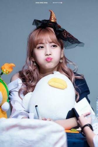Momo Twice Wallpaper