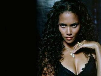Halle Berry Wallpaper Highlight