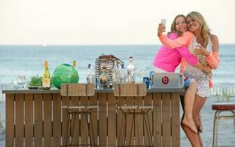 Leslie Mann And Kate Upton Wallpaper