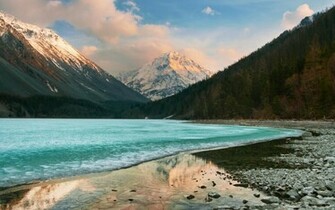 Spectacular Icy Lake In Siberia Wallpaper