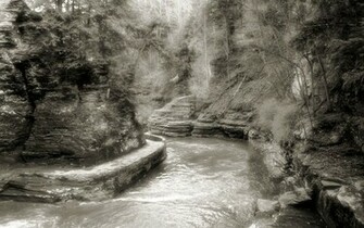 Wallpaper Beautiful Streem Black And White For Desktops