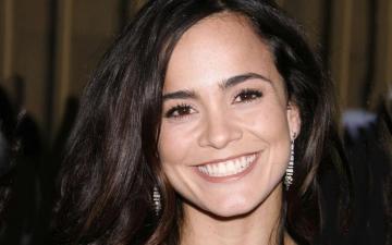 Alice Braga Face Wallpaper Background