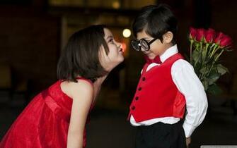 Little Boy And Girl In Love Wallpaper HD