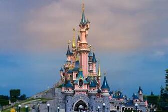 Disneyland Paris E Shop Montmartre Guide