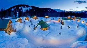 Cold Cozy Cabins Winter Christmas Wallpaper
