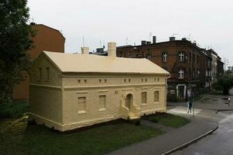 Ian Strange Zloty Exhibition Wraps Gold Wallpaper Around Historic