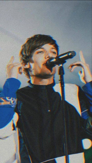 Louis Tomlinson On Film G20o9xz7zs11cp41 Wallpaper