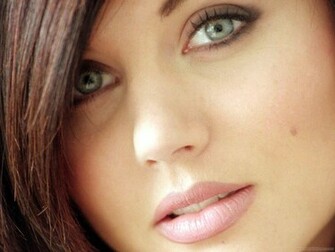 Tiffani Thiessen Wallpaper