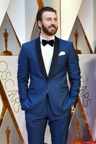 Oscars Chris Evans Is Your Bearded Boo In Blue Tom