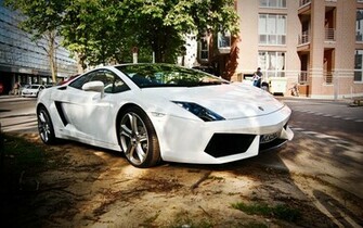 White Lamborghini Gallardo Lp570 On Street Wallpaper