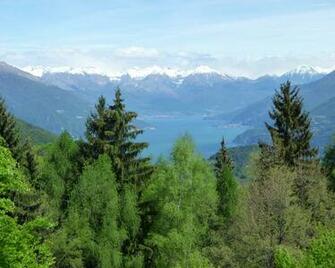 Lake Como Wallpaper