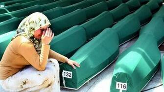 Srebrenica Mourners Chase Serbian Pm More Victims Buried Cnn