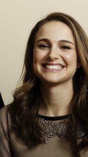 Wallpaper Natalie Portman Actress Sofa Dress Flowers
