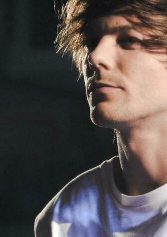 Louis Tomlinson Close Ups