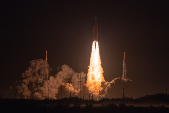 Nasa Gets Its Mojo Back With A Stunning Nighttime Launch Of The Sls Rocket Wallpaper