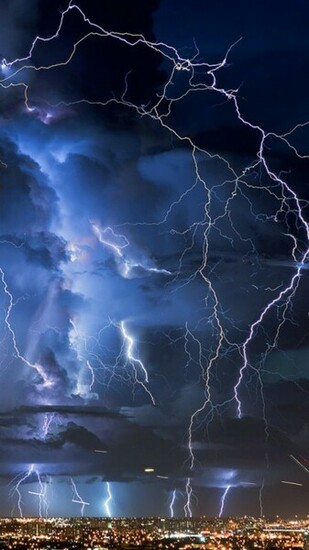 Great Thunderstorm In City Wallpaper iPhone