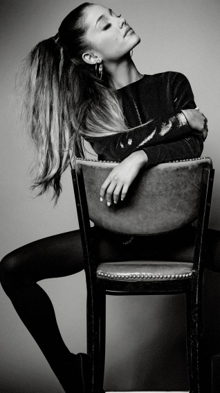 Ariana Grande Wallpaper