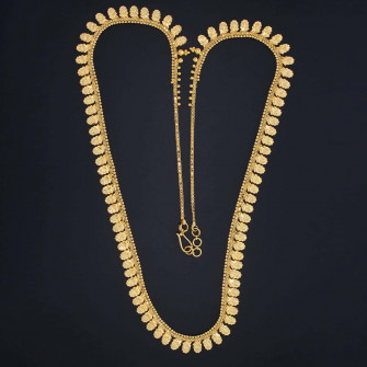Accessorize In Style With This Gold Chain Wallpaper