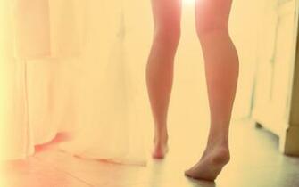 Legs In Sunshine Desktop Pc And Mac Wallpaper